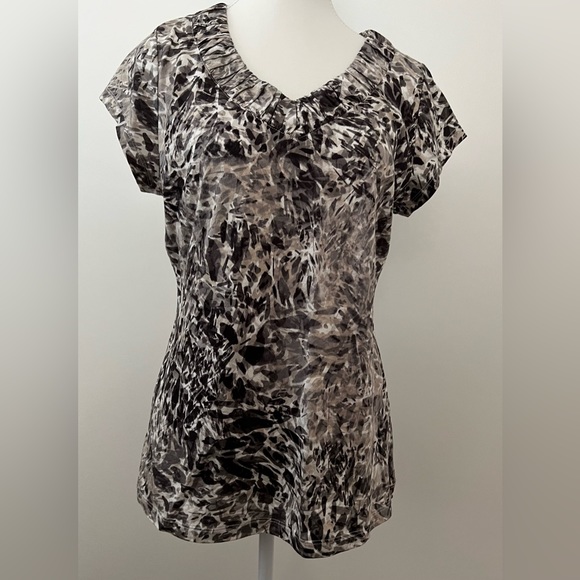 NWOT Liz Claiborne Black Gray Beige White Watercolor Short Sleeve Blouse Size M - Picture 5 of 7